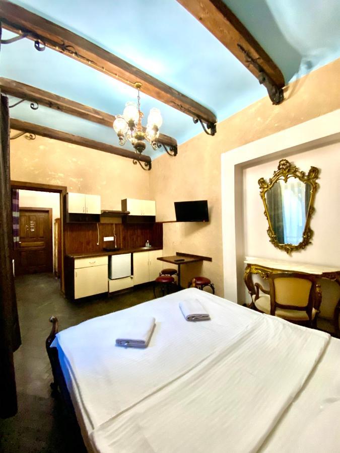 на вулиці лесі українки 19 кв 5 *