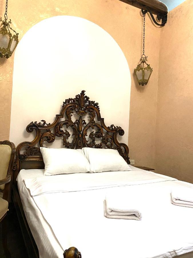на вулиці лесі українки 19 кв 5 *